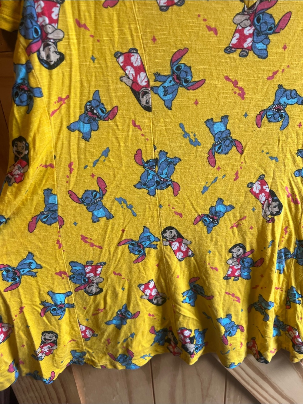 Disney Plus Size 1 Yellow V-Neck Short Sleeve Fit & Flare Torrid Lilo & Stitch - Picture 4 of 5